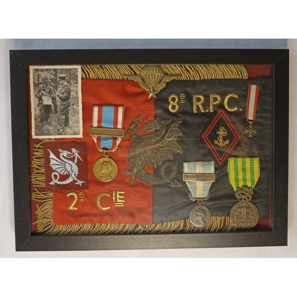 Rare souvenir du 8ème rpc fanion médailles parachutiste