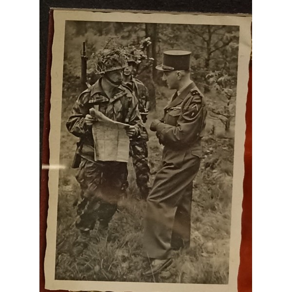 Rare souvenir du 8ème rpc fanion médailles parachutiste