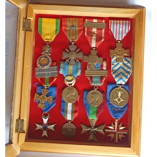 Décorations lot médailles placard france40 guerre algérie