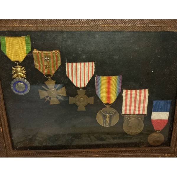 Médailles diplôme poilu 17ème régiment d'infanterie 14/18