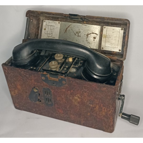 Téléphone de campagne allemand daté 1940