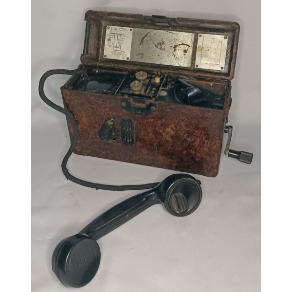 Téléphone de campagne allemand daté 1940