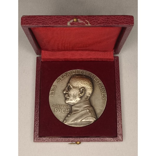 Médaille militaire de table maréchal foch