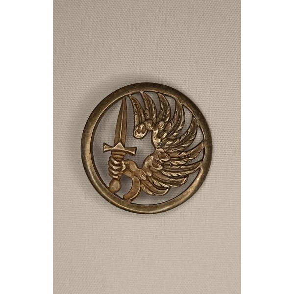 Insigne de béret parachutiste Indochine model argent