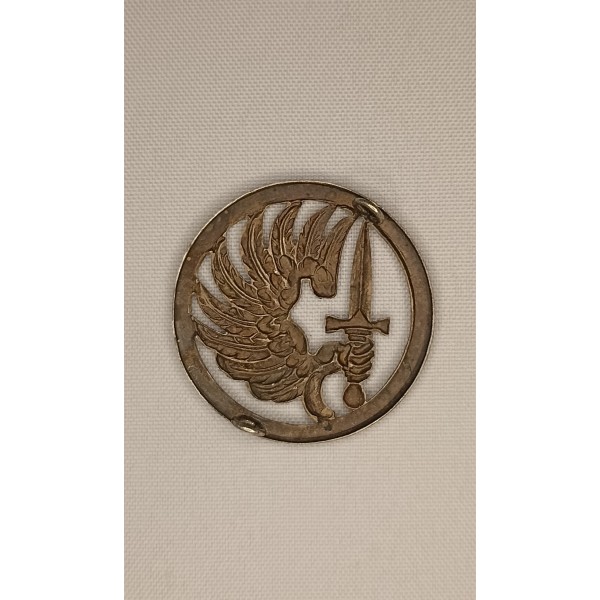 Insigne de béret parachutiste Indochine model argent