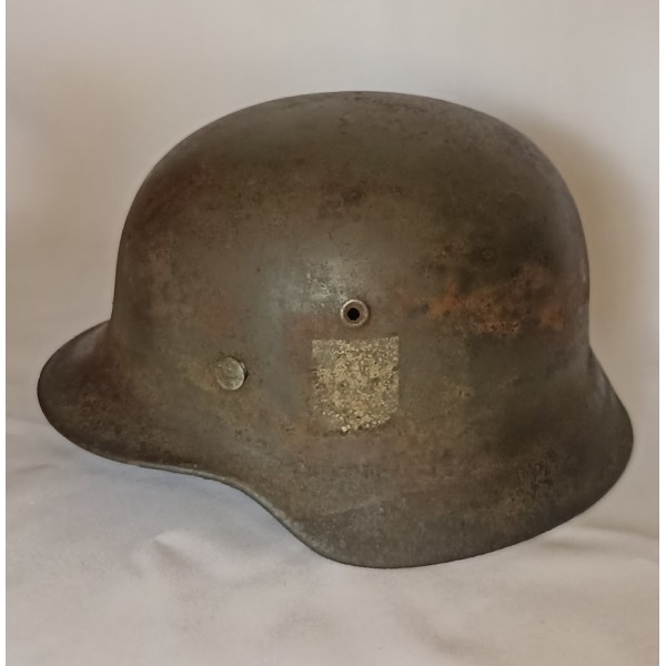 Coque casque allemand model 40 deux insignes (Polizei) WW2