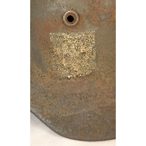 Coque casque allemand model 40 deux insignes (Polizei) WW2