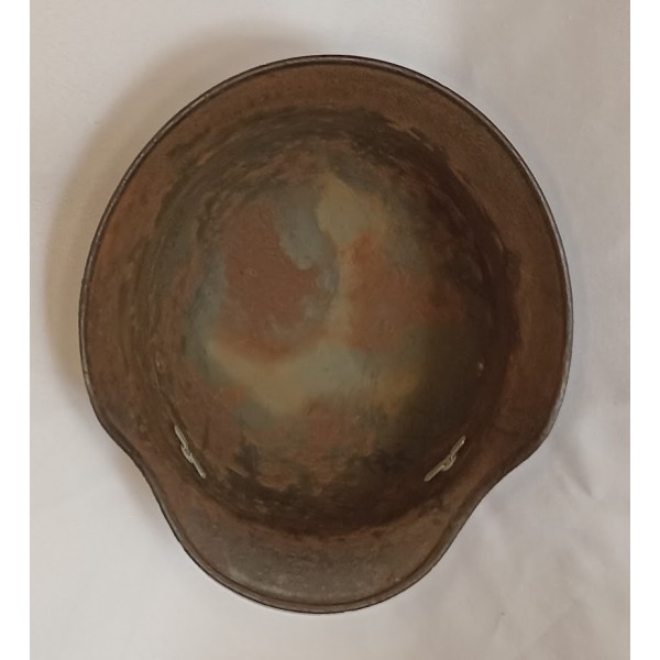 Coque casque allemand model 40 deux insignes (Polizei) WW2