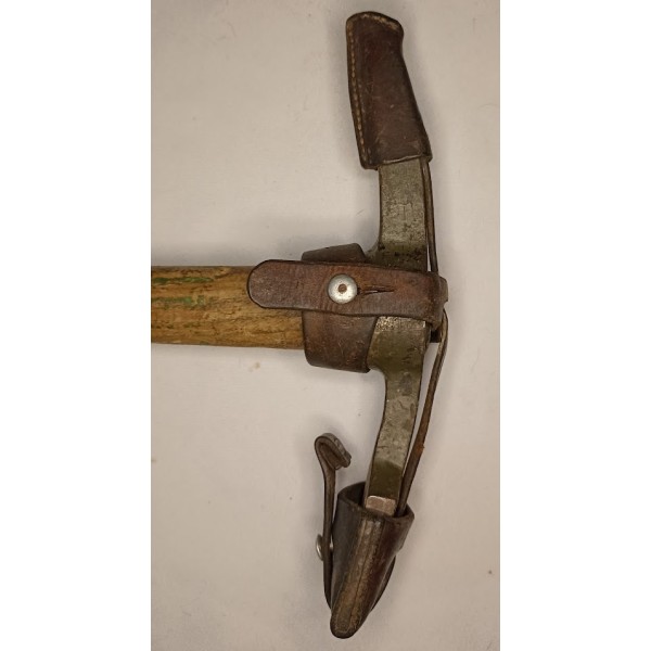Pic pioche réglementaire Armée SUISSE années 40