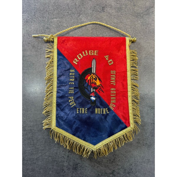 Fanion militaire rouge 40