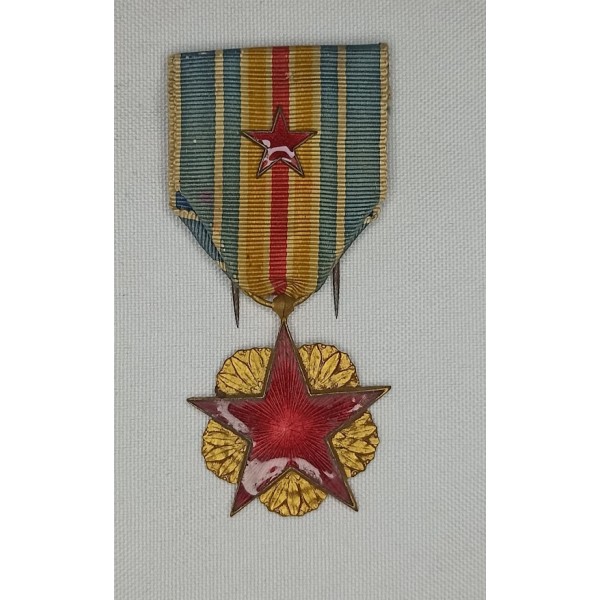 Médaille des blessés avec...