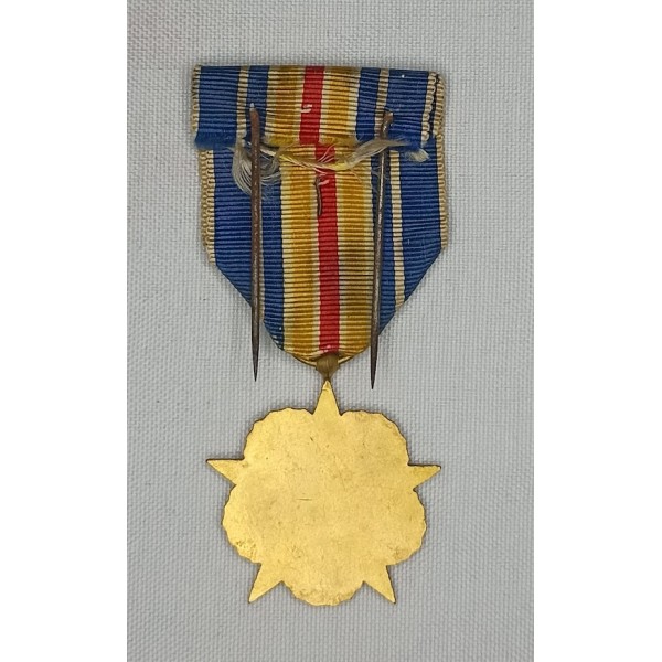 Médaille des blessés avec...