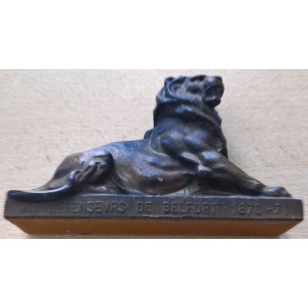 Sculpture " Aux défenseurs...
