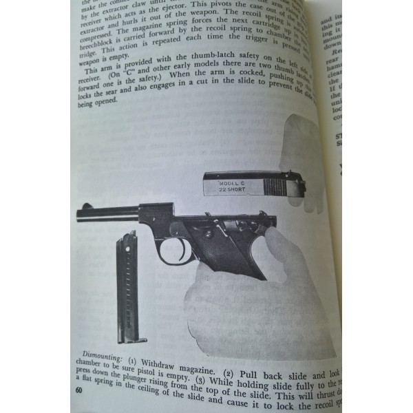 Livre, encyclopédie " Book of Pistols and revolvers "