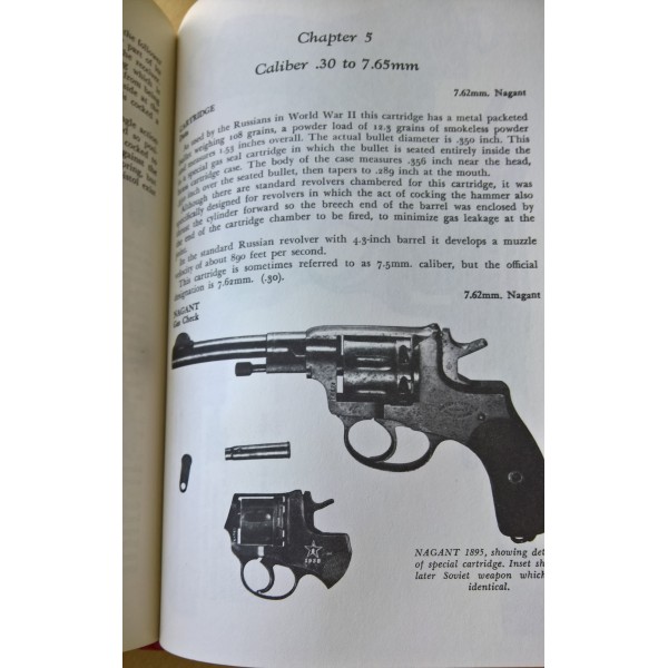 Livre, encyclopédie " Book of Pistols and revolvers "