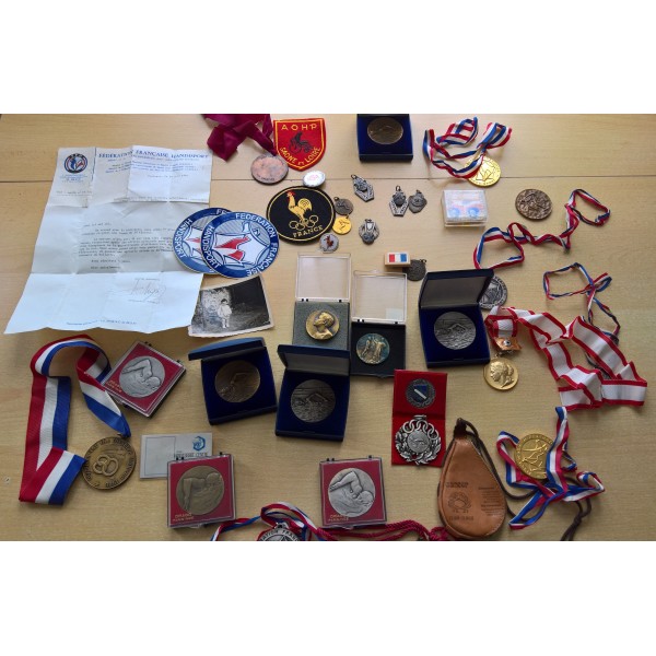 Lot médailles handisport...