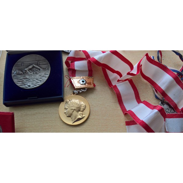 Lot médailles handisport natation années 70-80