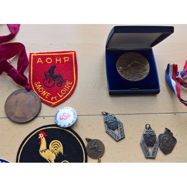 Lot médailles handisport natation années 70-80