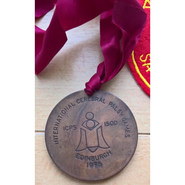 Lot médailles handisport natation années 70-80