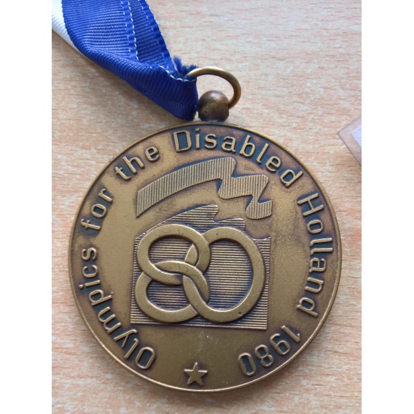 Lot médailles handisport natation années 70-80
