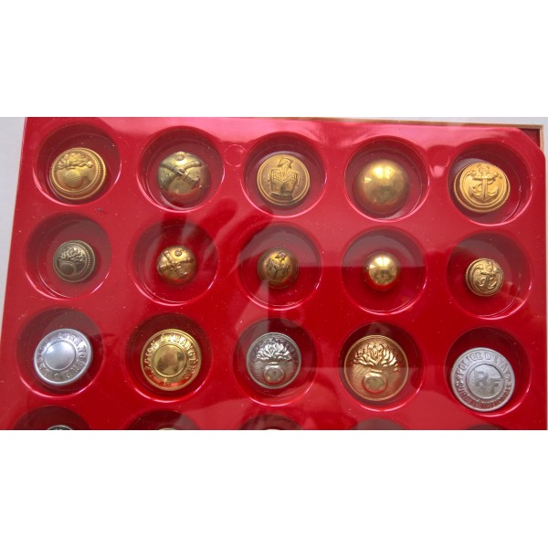 Cadre collection boutons militaires Français