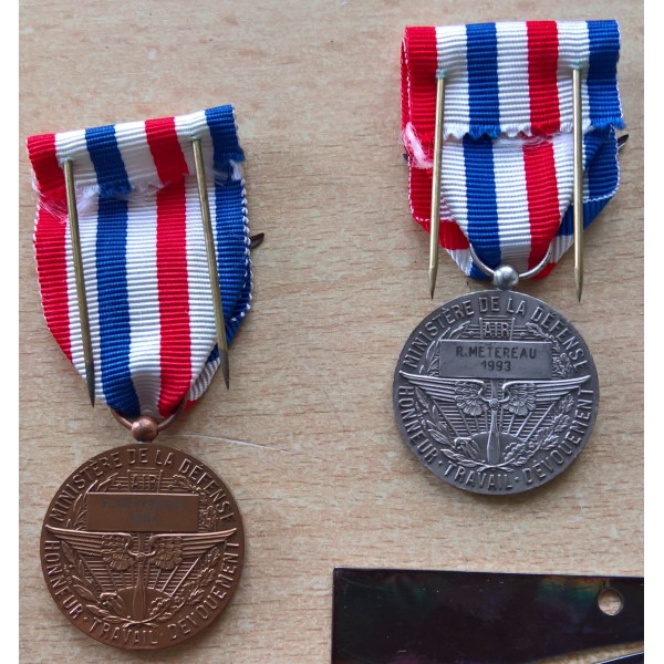 Lot médailles du travail...