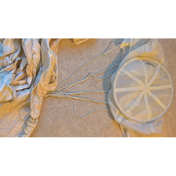 Parachute largage matériel...