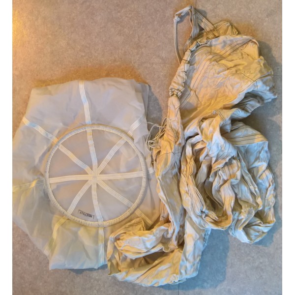 Parachute largage matériel...