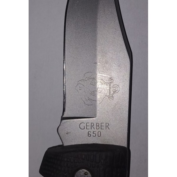 Couteau GERBER 650 gravé...