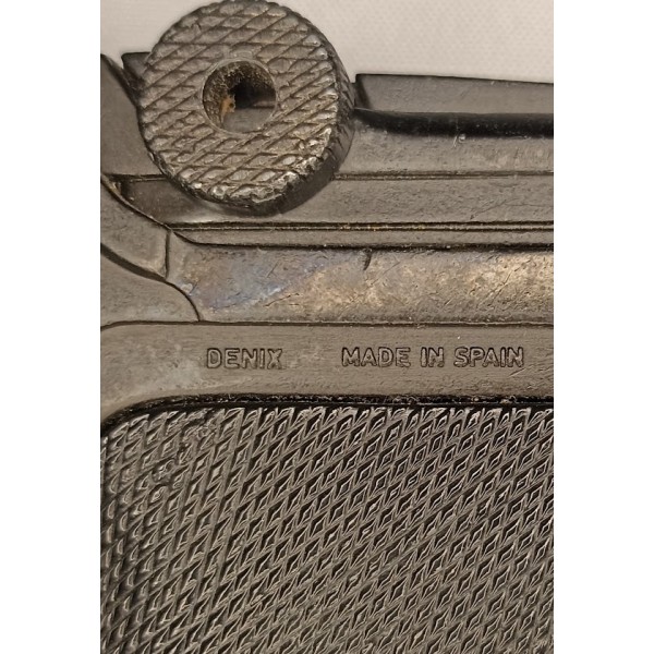 Pistolet Luger P08 Allemand WW2 quasi arme DENIX