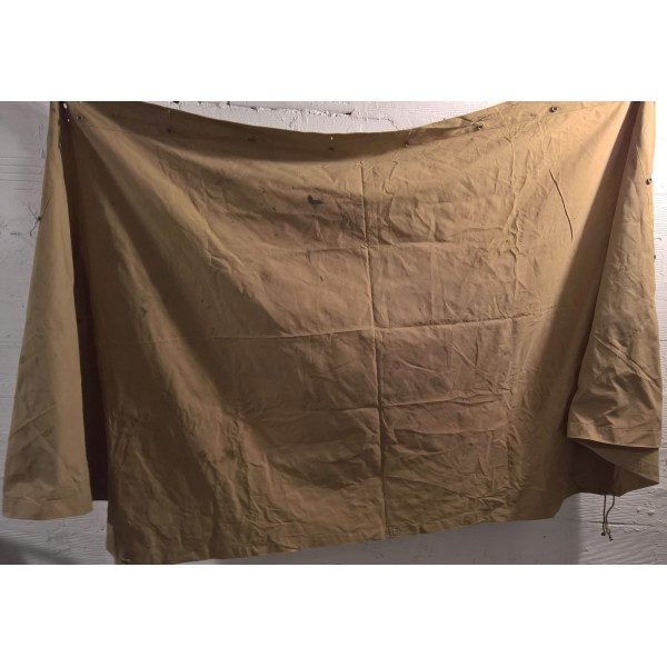 Demie toile de tente armée...