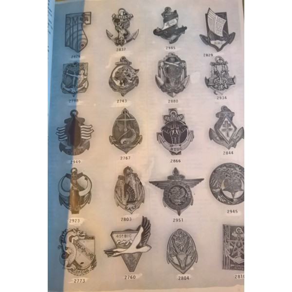 Livre , catalogue Référencement Insignes militaires