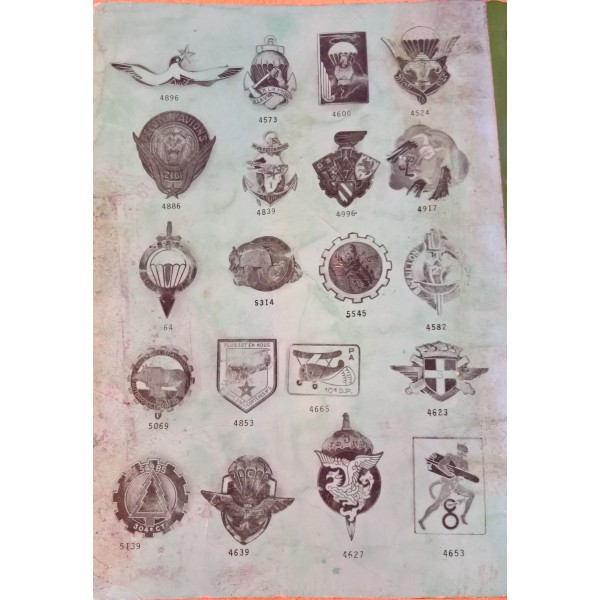 Livre , catalogue Référencement Insignes militaires