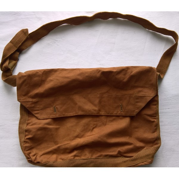 Musette cachou modèle 1892...