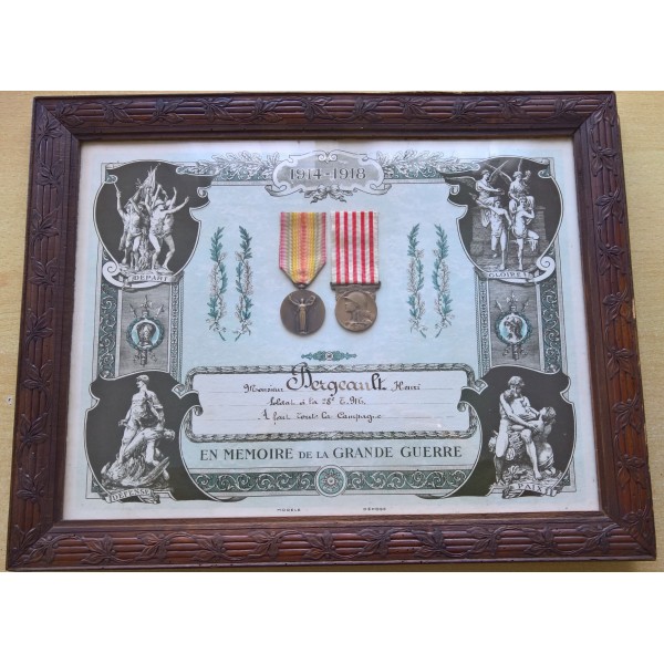 Cadre souvenir, médailles...