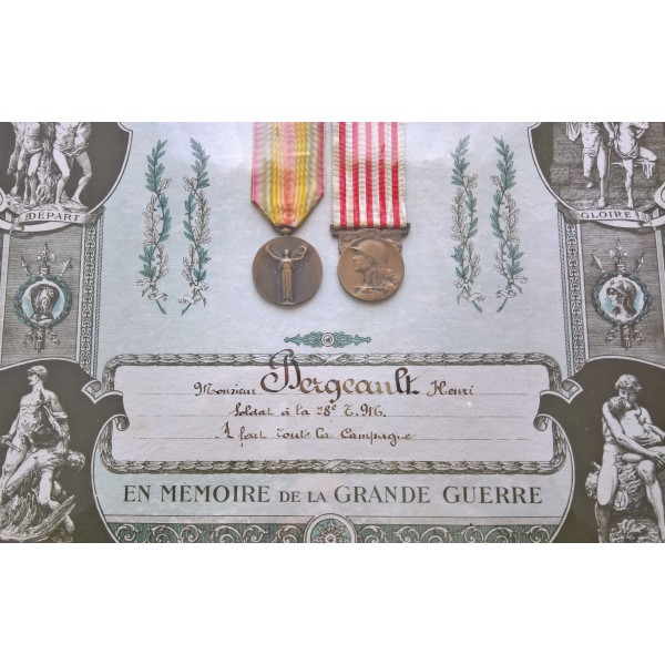 Cadre souvenir, médailles...