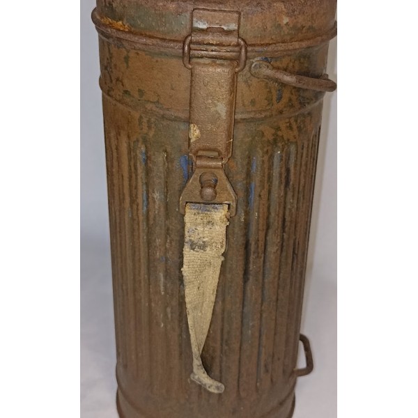 Boite et masque anti gaz...