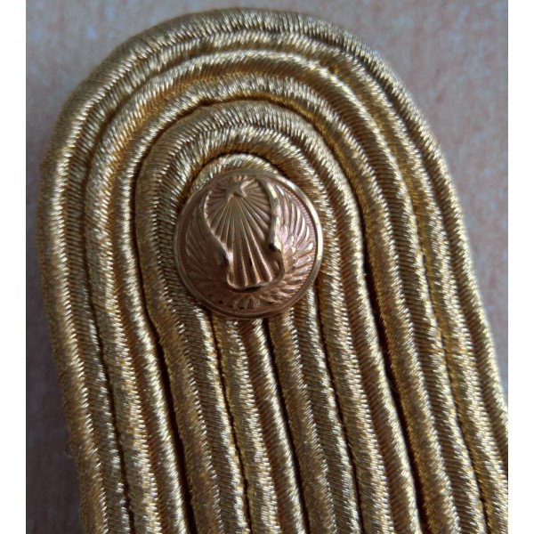 Épaulettes de tradition...