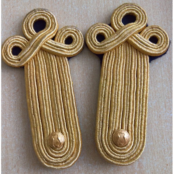 Épaulettes de tradition...