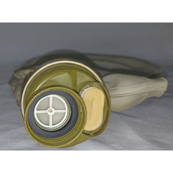 Masque anti gaz soviétique URSS années 70 guerre froide