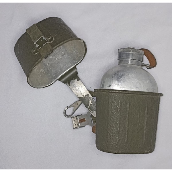 Gamelle gourde Allemagne de l'Est années 60