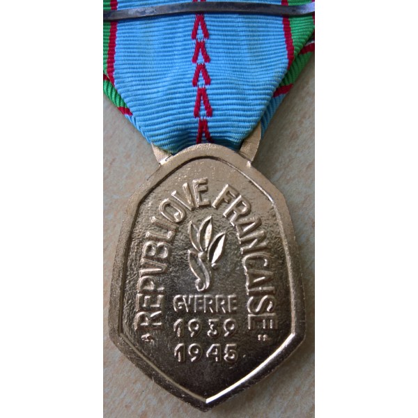 Médaille commémorative de la guerre 39-45 avec agrafe France