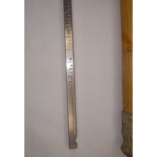 Canne d'arpenteur à système de mesure