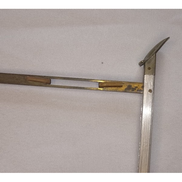 Canne d'arpenteur à système de mesure