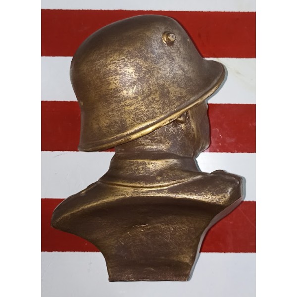 Buste patriotique en plâtre...