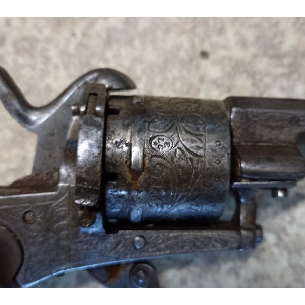 Révolver type Lefaucheux broche Liège Belgique 19ème siècle gravé