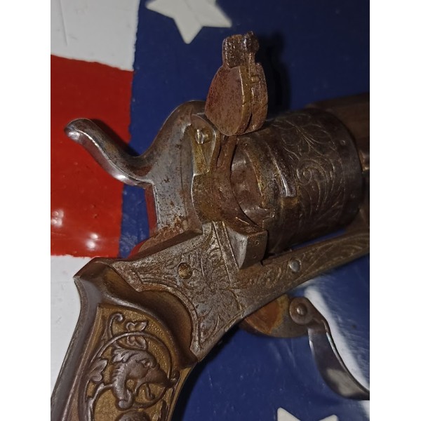 Révolver type Lefaucheux broche Liège Belgique 19ème siècle gravé