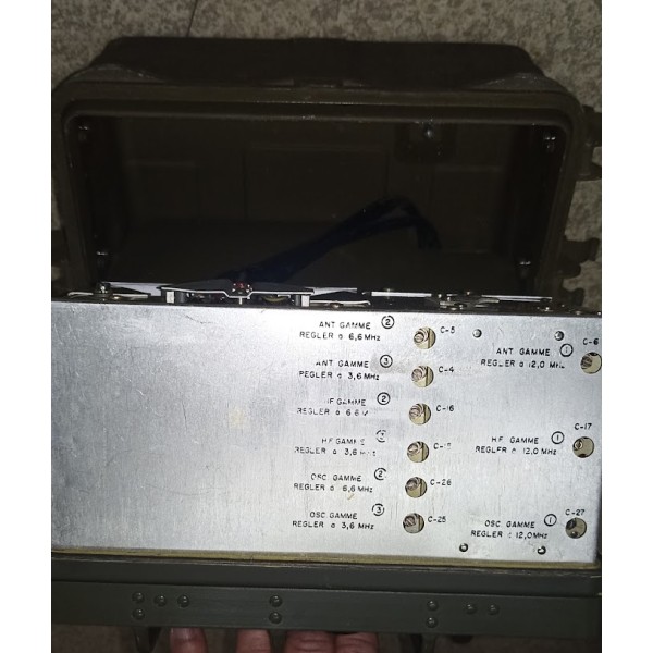 Poste émetteur-récepteur US RT-77/GRC-9 (FR)