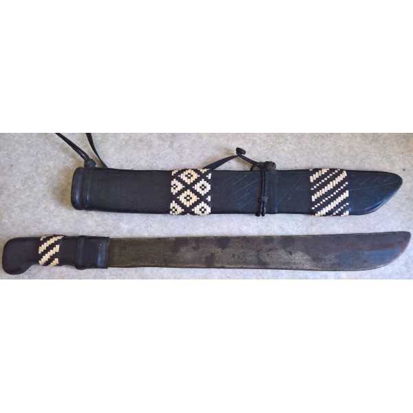 Machette tribale souvenir Afrique, Tchad...(1)
