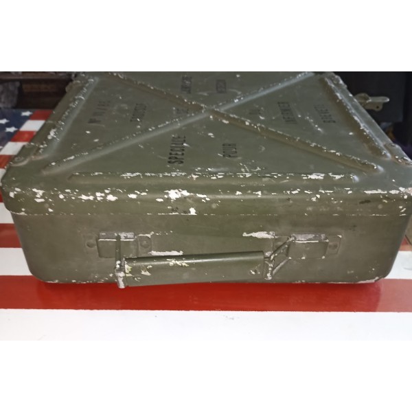 Caisse alu trousse de campagne infirmier médic vintage
